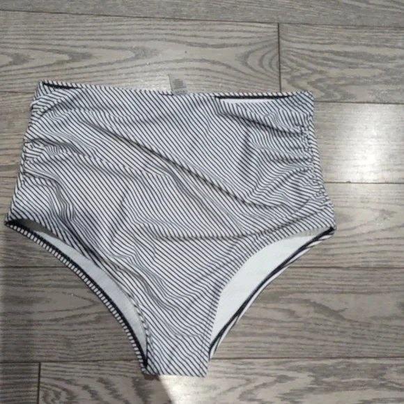 Swimming suit bottom🌼☘️🍀⭐ - Picture 3 of 9